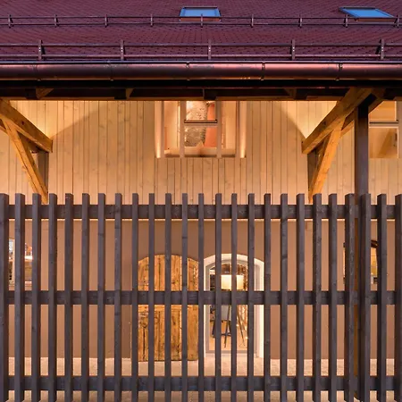 여관 Almrefugio 4*