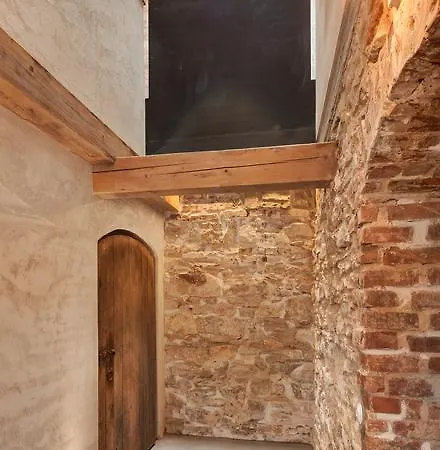 بيت ريفي Almrefugio 4*